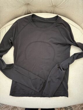 lululemon Swiftly Tech Long Sleeve Waist Length Top | black | Size 4